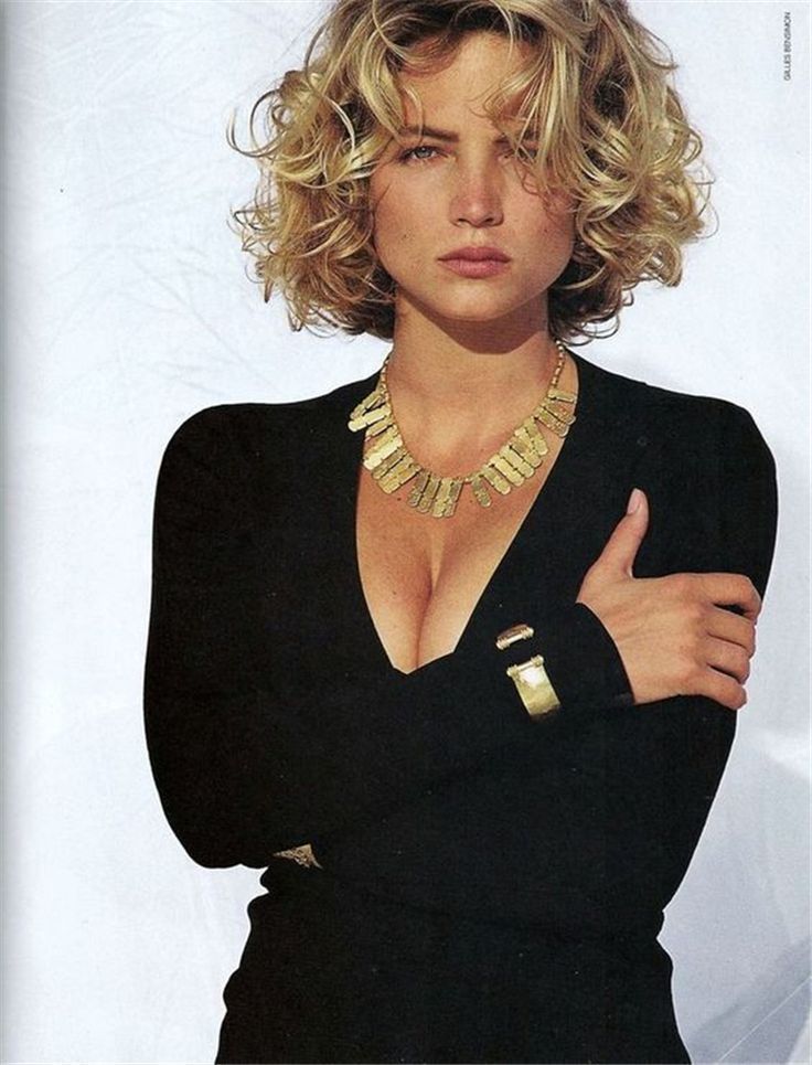 Coupe de cheveux femme mi long moderne et dégradée