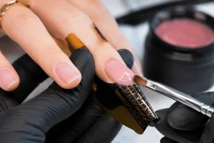 Pose de chablon ongle pour extension en gel